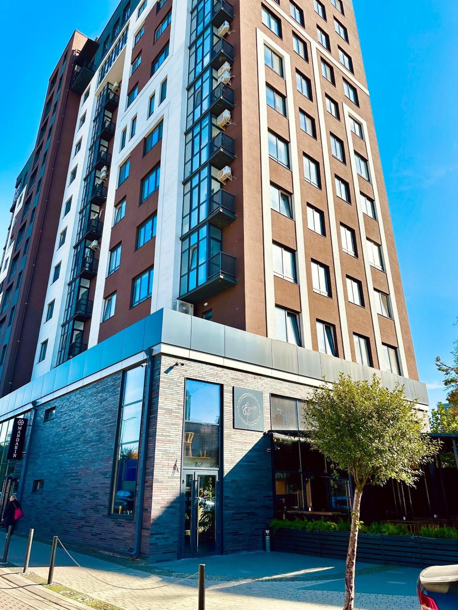 Comfortable Apartments With A Coffee Machine In The City Centre, Zlata Plaza Riwne Exterior foto