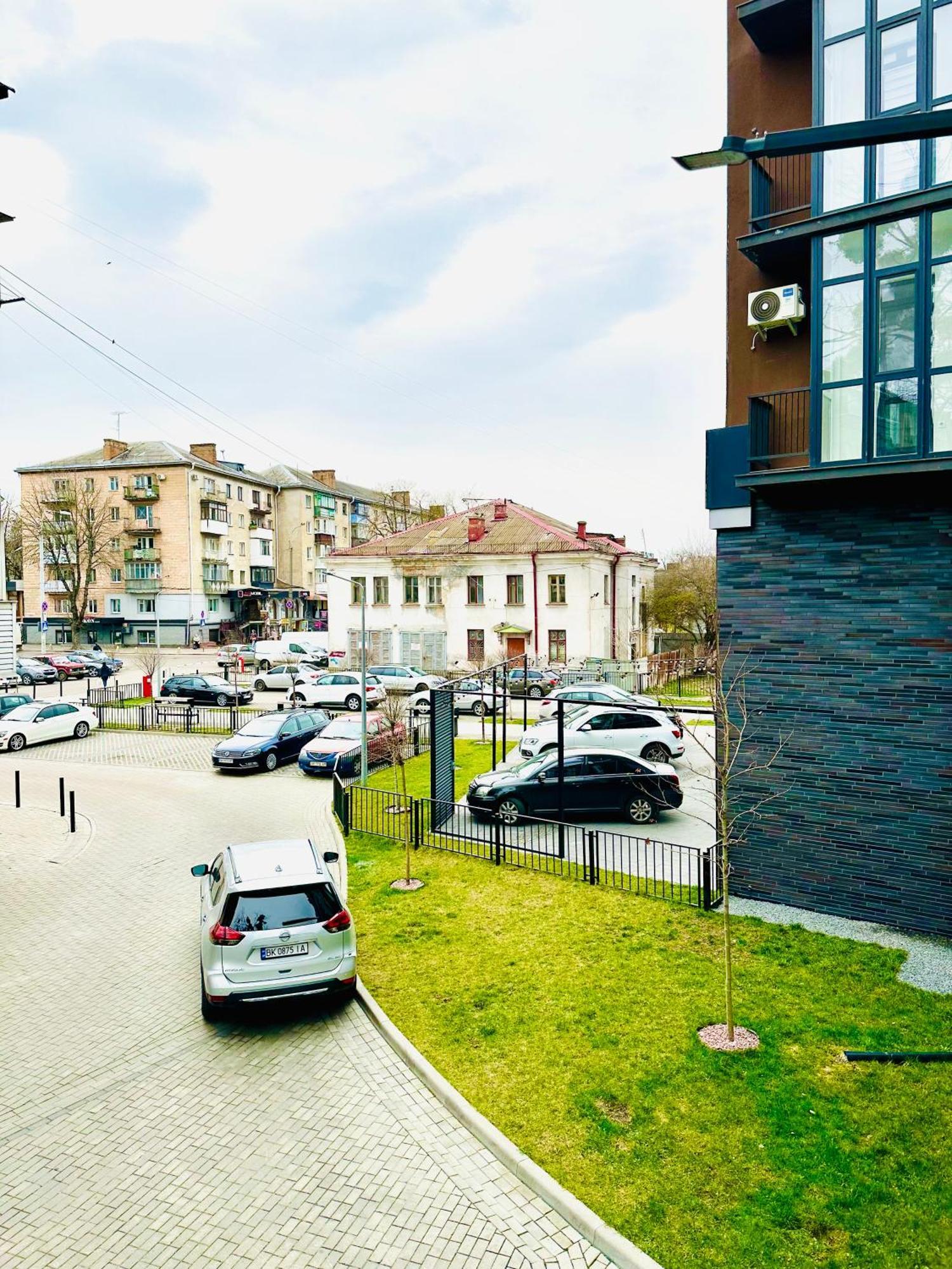 Comfortable Apartments With A Coffee Machine In The City Centre, Zlata Plaza Riwne Exterior foto